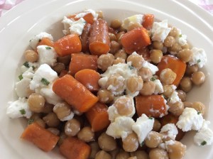 Gegrilde wortelen-geitenkaas-kikkererwten