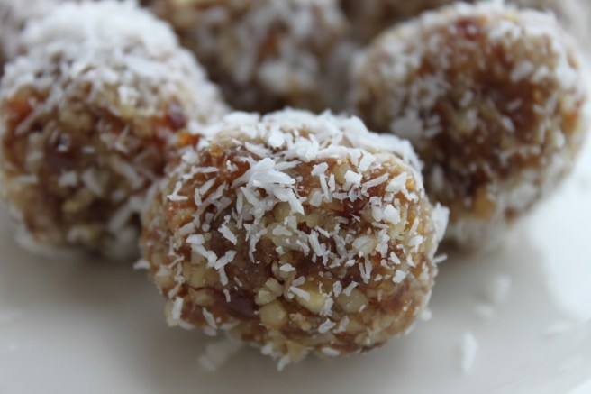 dadelballetjes met kokos en walnoot