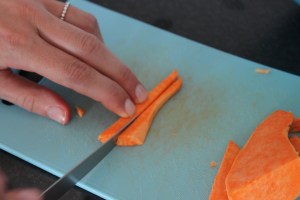 Snijden-zoete aardappel-friet