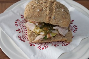 Broodje met kip en pesto-lovetocookhealthy (2)