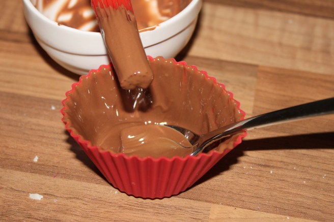 chocoladecupjes-met-witte-chocolademousse-lovetocookhealthy-3