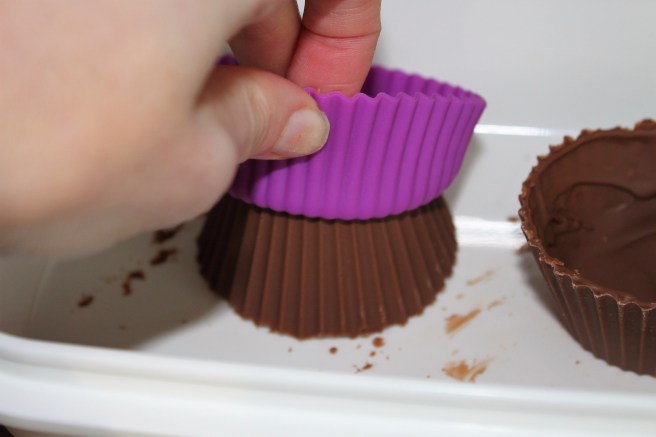 chocoladecupjes-met-witte-chocolademousse-lovetocookhealthy-4