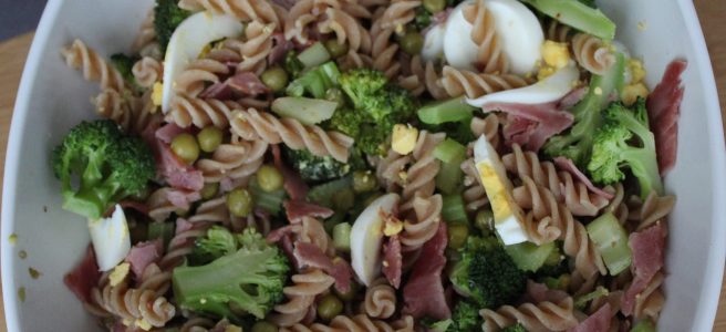 Volkoren-pastasalade-met-honing-mosterd-dressing