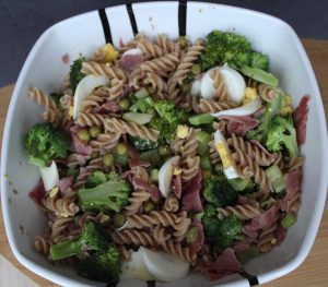 Volkoren-pastasalade-met-honing-mosterd-dressing