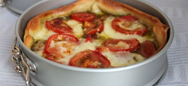 quiche met tomaat en pesto