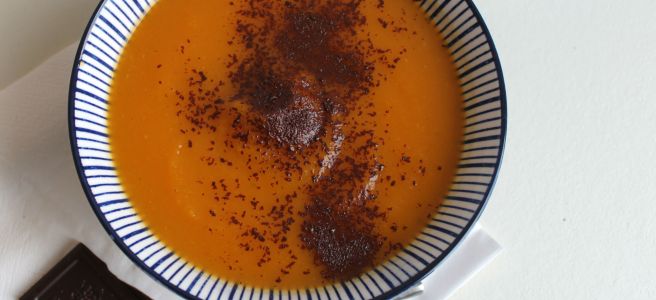 Spicy pompoensoep met chocolade