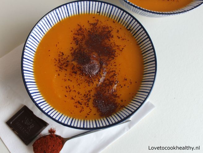 Spicy pompoensoep met chocolade