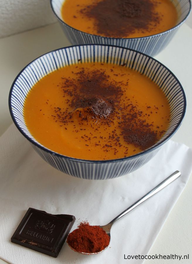 Spicy pompoensoep met chocolade