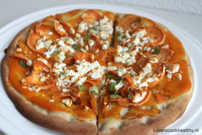 Zoete aardappelpizza