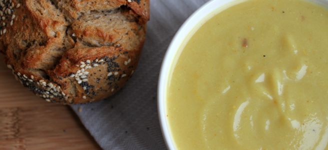 Curry kokos bloemkoolsoep