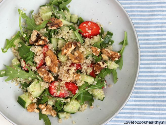 Quinoasalade met aardbeien