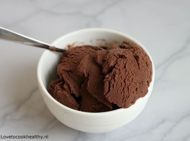 Chocolate peanut butter banana nicecream