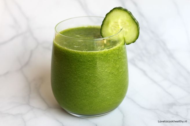 Groene smoothie met tropisch fruit