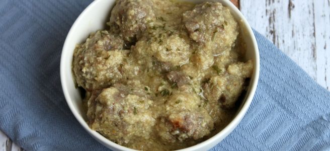 Albóndigas met amandelsaus. Spaanse gehaktballetjes