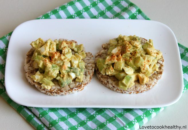 Eiersalade avocado komkommer