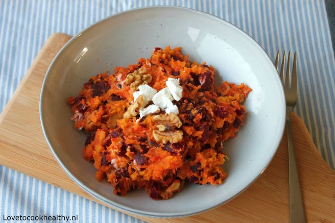 Zoete aardappelstamppot met rode biet
