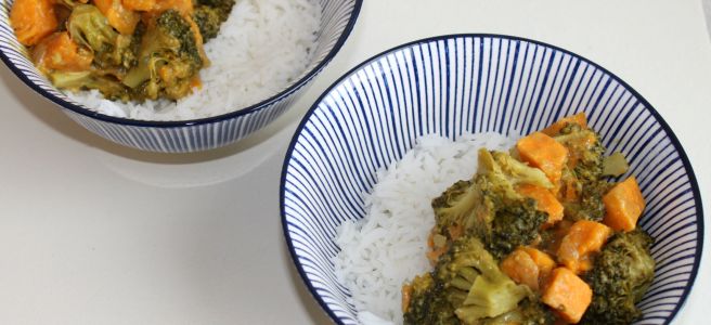 Broccolicurry met zoete aardappelen