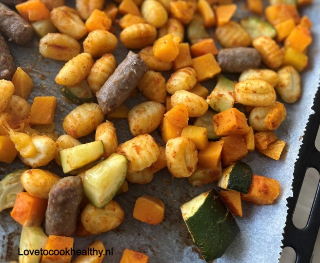 Traybake-gnocchi-chipolataworstjes-lovetocookhealthy