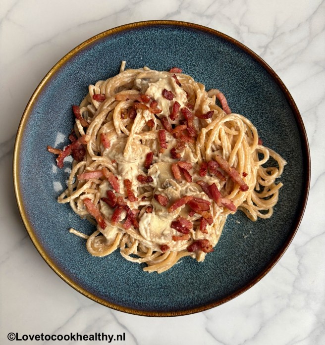 Romige spaghetti met spekjes.