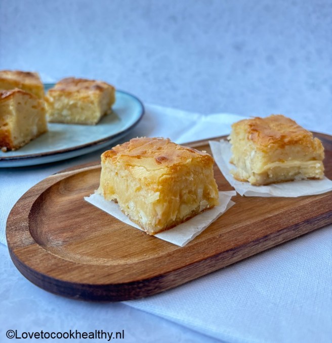 Blondies met amandelen en witte chocolade