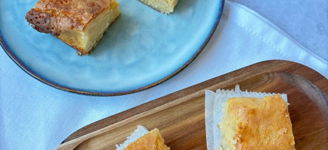 Blondies met amandelen en witte chocolade
