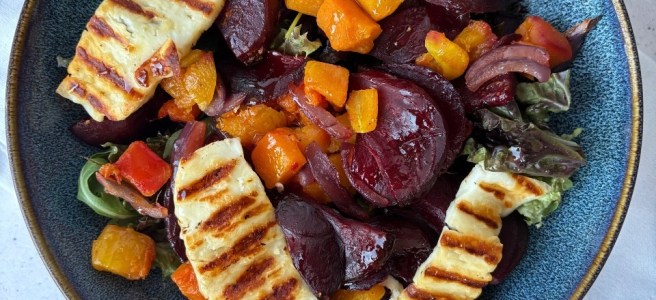 Pompoen en bietensalade met halloumi