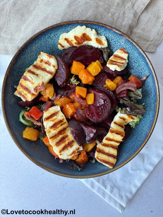 Pompoen en bietensalade met halloumi