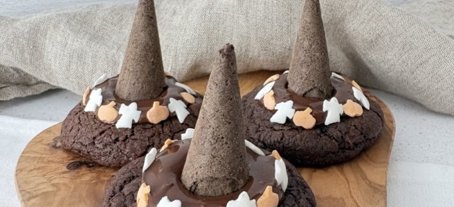 Heksenhoed cookies - witch hat cookies.